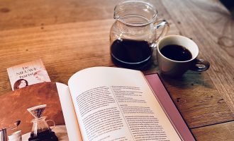 Koffie zetten tijdens een training van De Koffiejuf