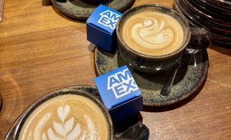 Latte art en koffiepresentatie door freelance barista De Koffiejuf